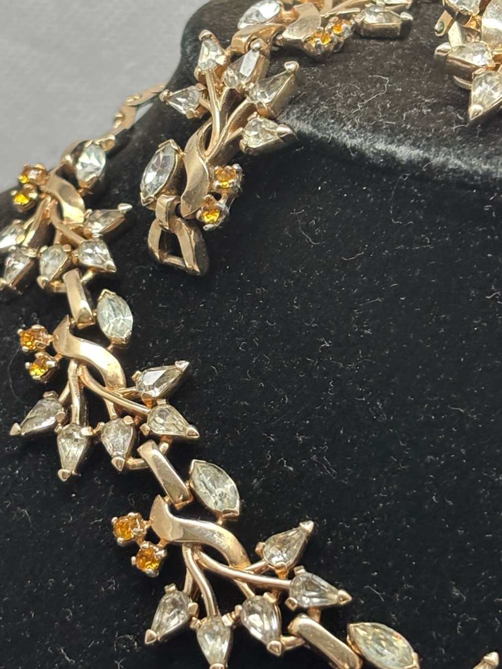 Vintage PENNINO Gold-Tone Floral Crystal Necklace, bracelet and Earring Set - Picture 5 of 5